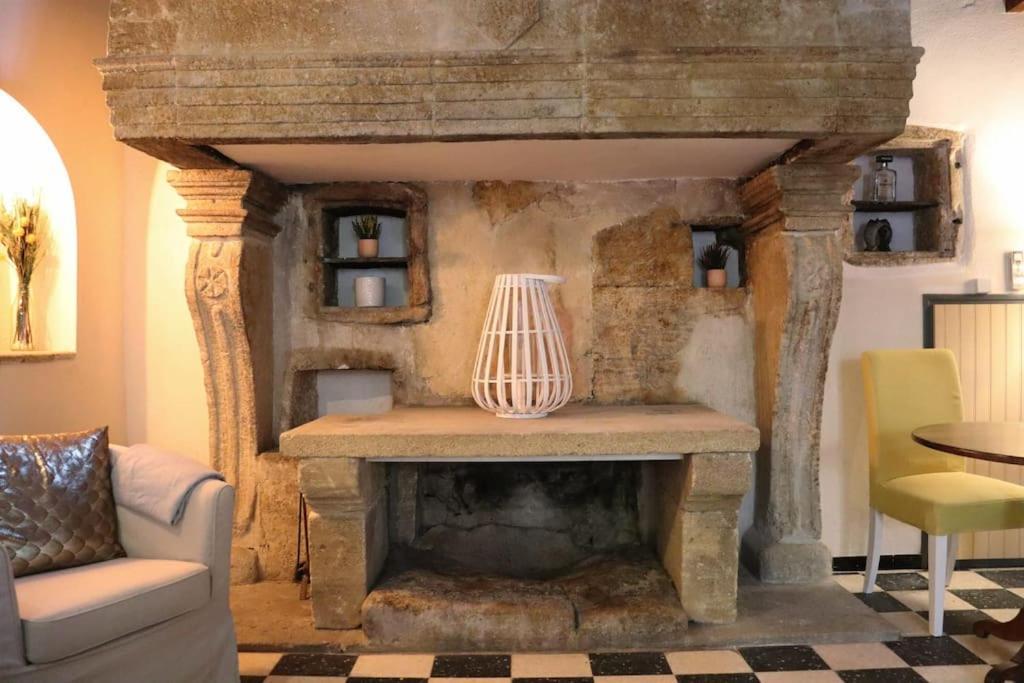 Апартаменты Entre Uzes Et Le Pont-Du-Gard Le Logis D'Autrefois Кастийон-дю-Гар Экстерьер фото