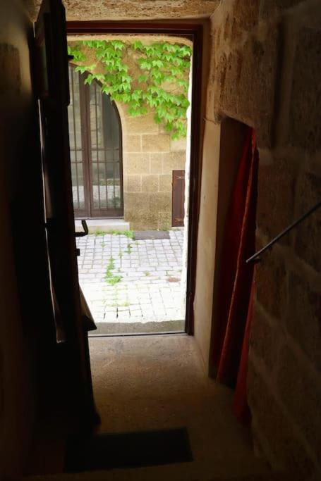 Апартаменты Entre Uzes Et Le Pont-Du-Gard Le Logis D'Autrefois Кастийон-дю-Гар Экстерьер фото