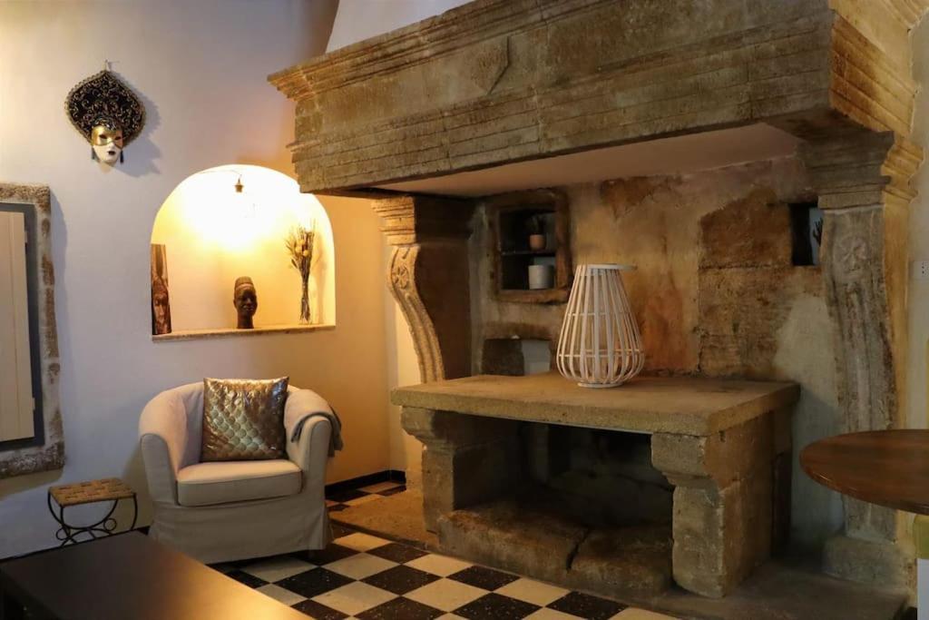 Апартаменты Entre Uzes Et Le Pont-Du-Gard Le Logis D'Autrefois Кастийон-дю-Гар Экстерьер фото